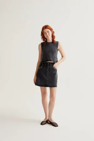 Falda vaquero negro con detalle de volantes