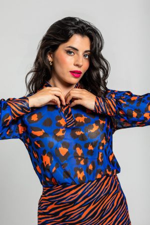 Camiseta tipo polo de estampado variado de animal print - Caótica